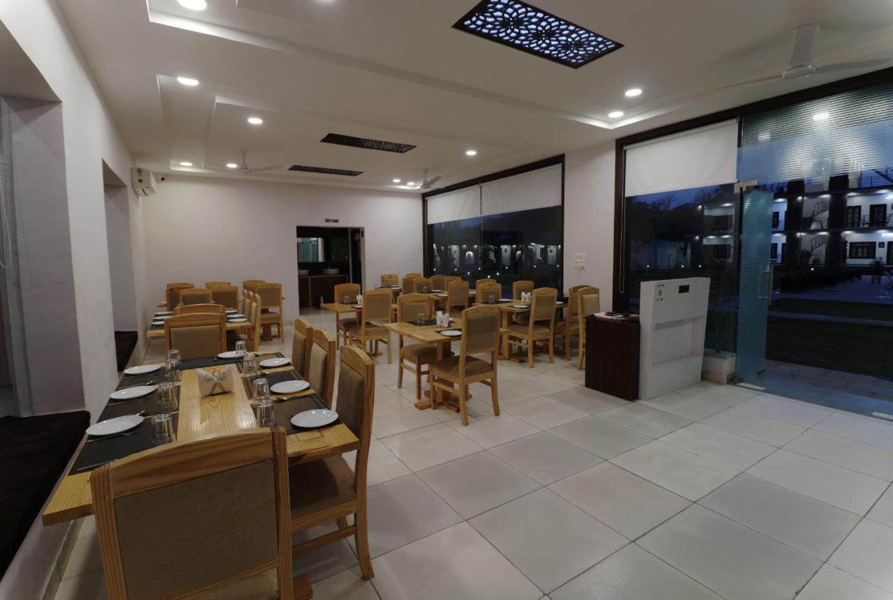 Keshav Resort Udaipur Eksteriør billede