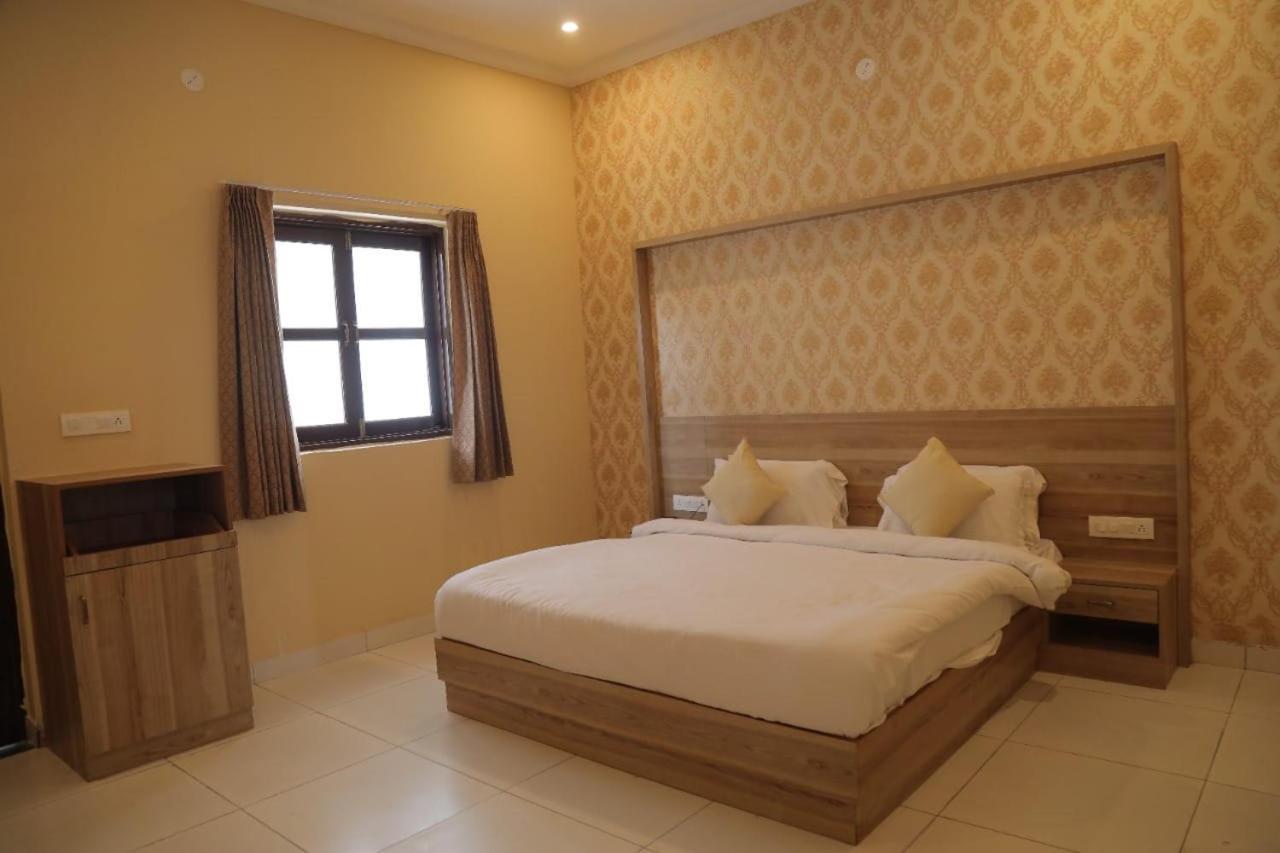 Keshav Resort Udaipur Eksteriør billede